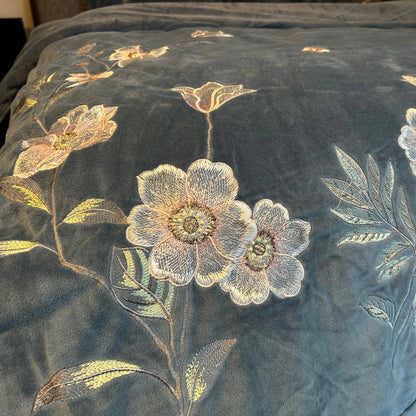 Midnight Bloom Blanket Set