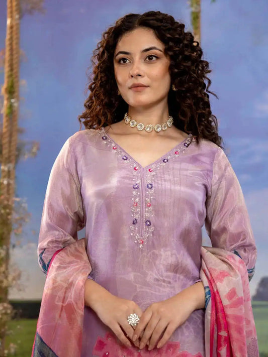 Elegant Lilac Embroiderd Kurta Set With Dupatta